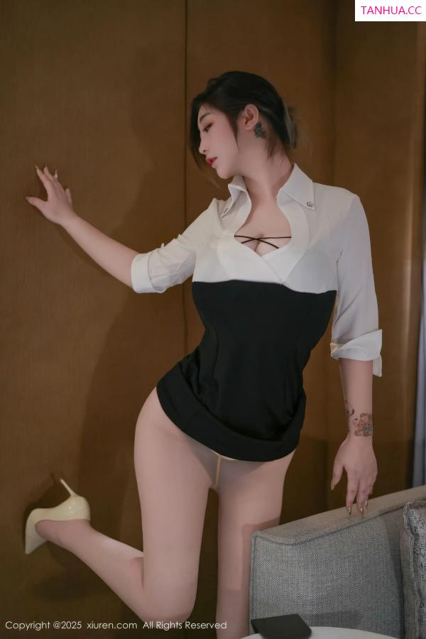 柠檬c_lemon 妲己_Toxic [XiuRen]高清写真图 2025.11.28 No.11045 妲己_Toxic 魅惑黑丝第24张图片